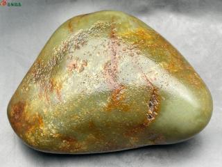 和田玉原石一个620克